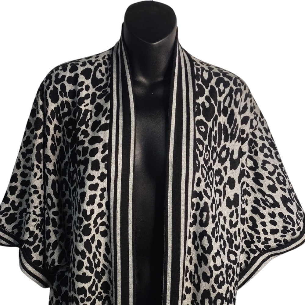 Crew Knitwear Womens Short Sleeve  Relaxed Fit Leopard Print Cardigan Size Large - Picture 3 of 7